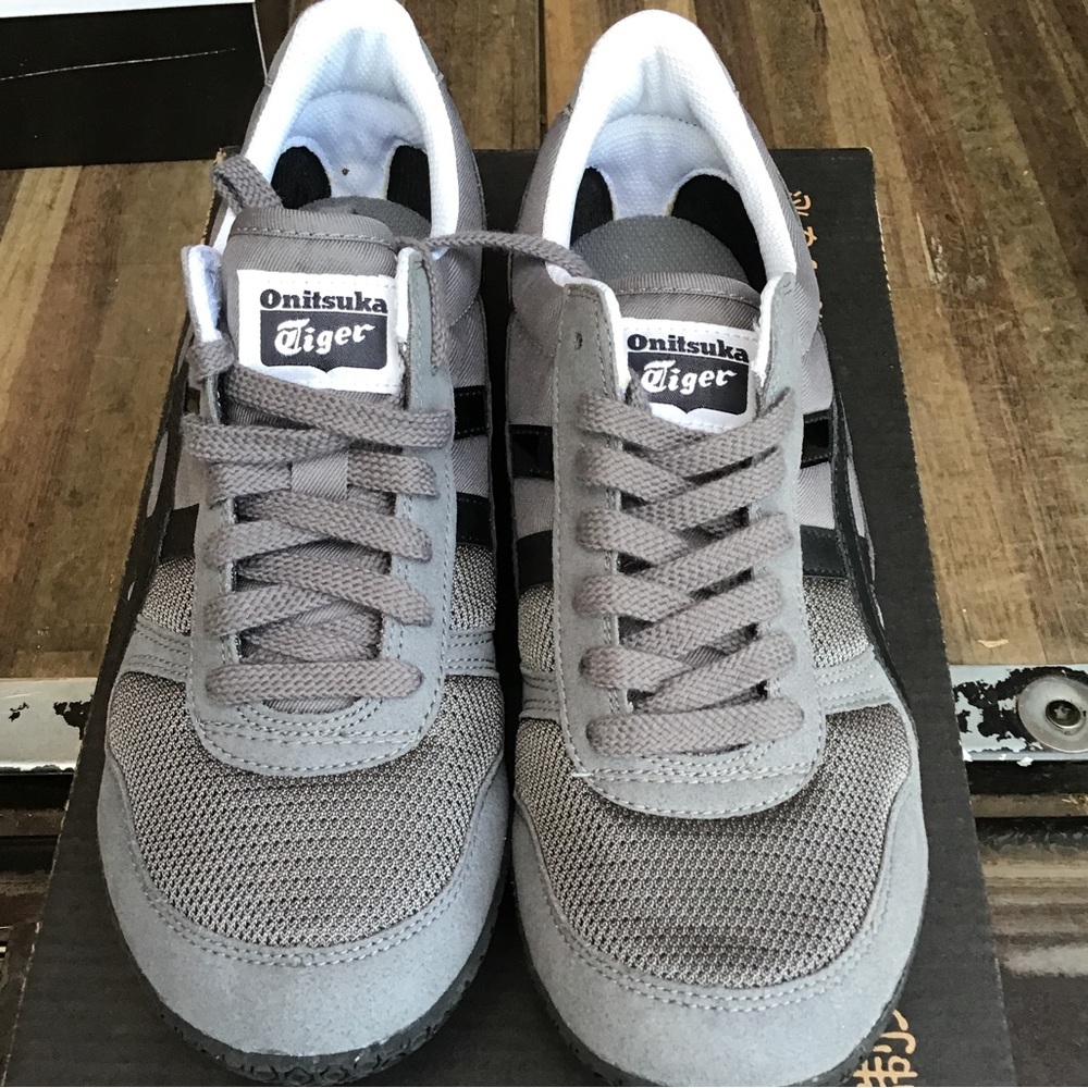 Onitsuka Tiger  Ultimate 81 sneaker new nwot